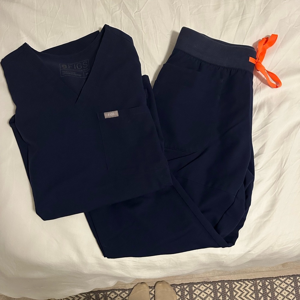 Figs set - Catarina 1- pocket top and Nepal straight leg scrub bottoms, navy, XS